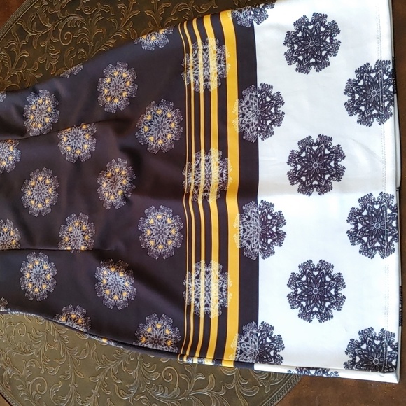 Isle by Melis Kozan Dress Sz Small - Picture 3 of 5